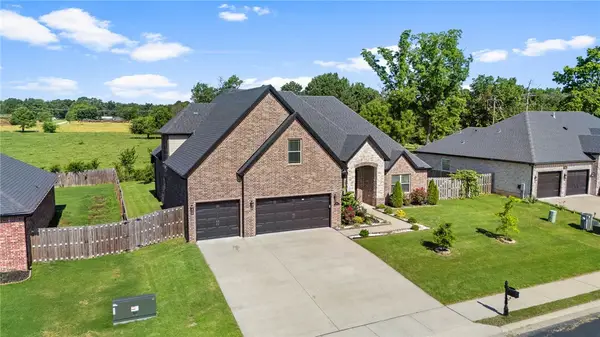 1010 Huntleigh Drive, Bentonville, AR 72713