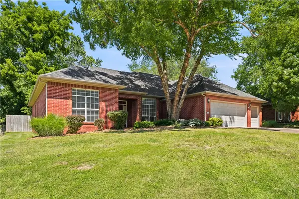 3317 N Picadilly Lane, Fayetteville, AR 72703