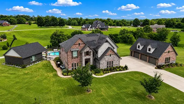 9787 Soaring Hawk Drive, Bentonville, AR 72713