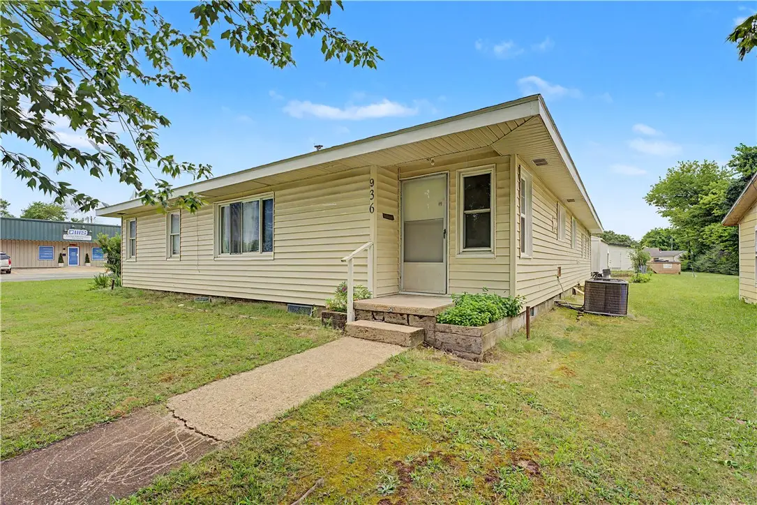 936 S Maxwell, Siloam Springs, AR 72761 - #1