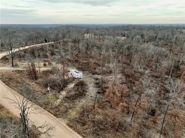 3130 Songbird Road, Powell, MO 65730
