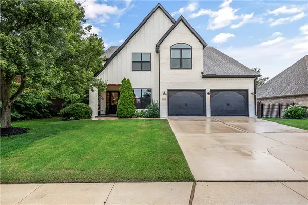 6504 W Hearth Stone Drive, Rogers, AR 72758