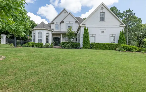 867 E Emerson Lane, Fayetteville, AR 72701