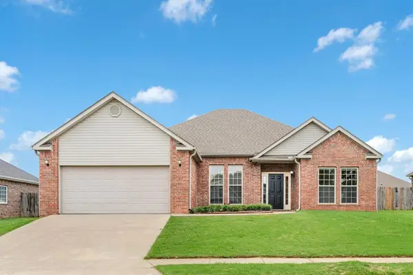 1302 Willow Bend Avenue, Bentonville, AR 72713