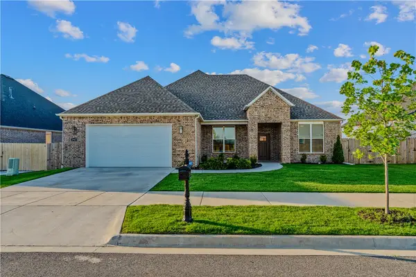 2967 N Grey Squirrel Drive, Fayetteville, AR 72704