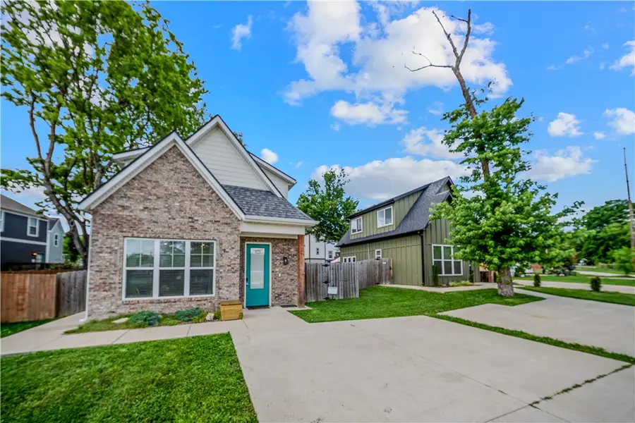 3026 W Old Farmington Road, Fayetteville, AR 72704 - #2