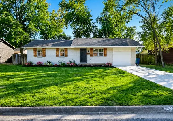 2306 SE 9th Street, Bentonville, AR 72712
