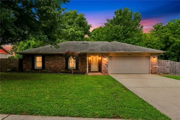 2709 N Wakefield Place, Fayetteville, AR 72703