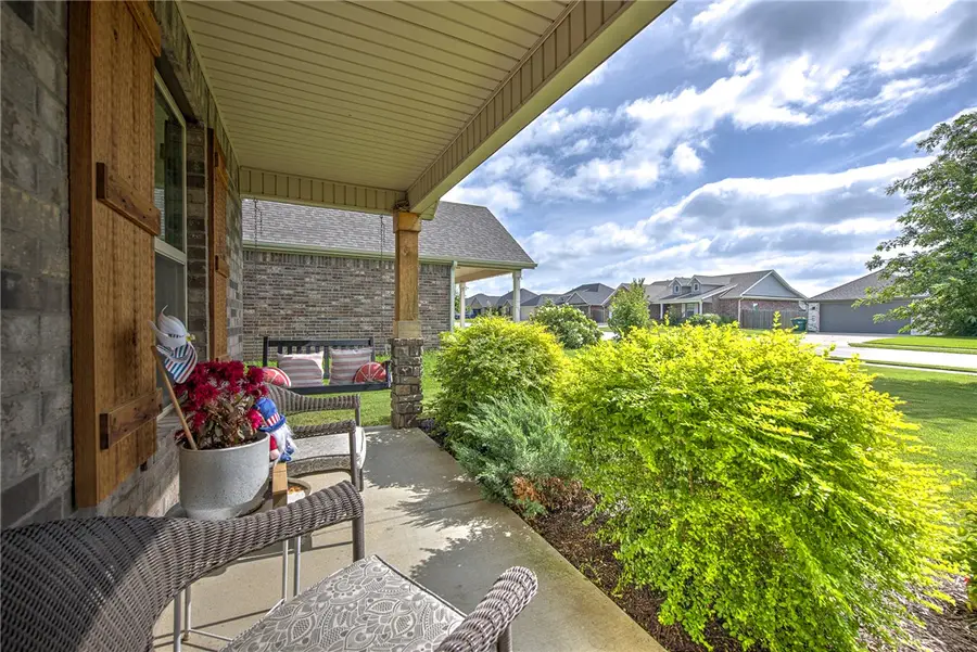 951 Trailwood Street, Tontitown, AR 72762 - #3