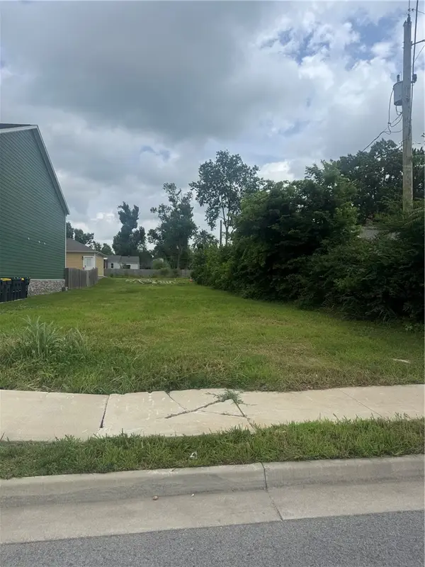 505 S 7th Street, Rogers, AR 72756