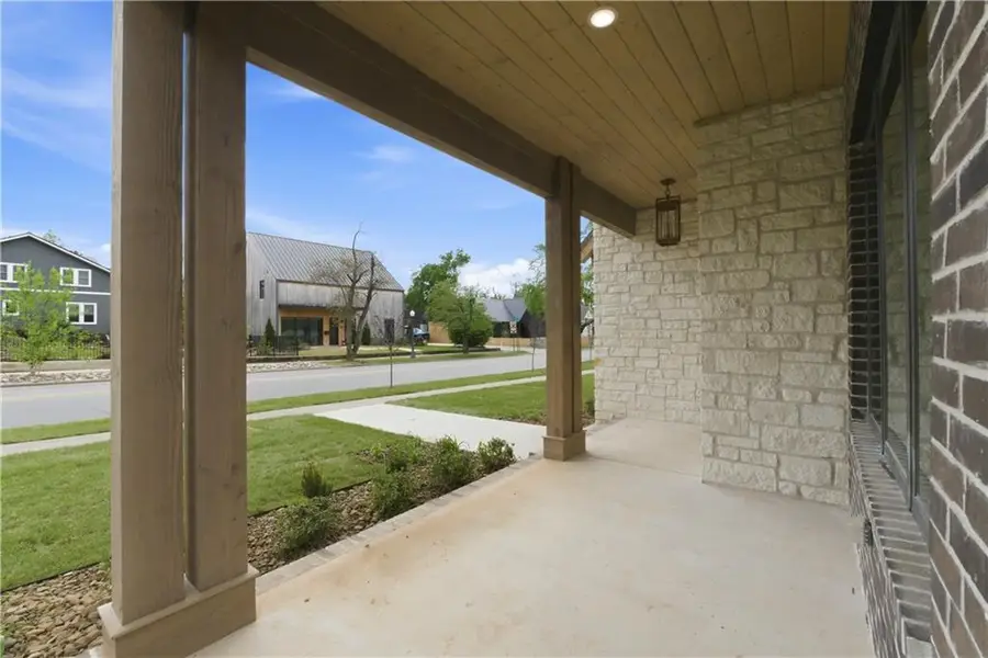 716 W Central Avenue, Bentonville, AR 72712 - #2