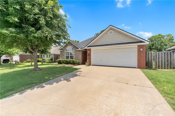 3002 Arkansas Street, Rogers, AR 72758