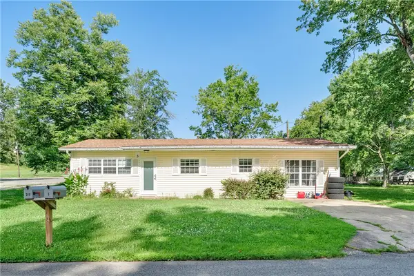 5 S Pollard Avenue, Fayetteville, AR 72701