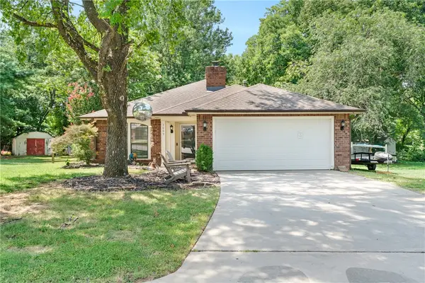 3069 N John Wayne Drive, Fayetteville, AR 72703