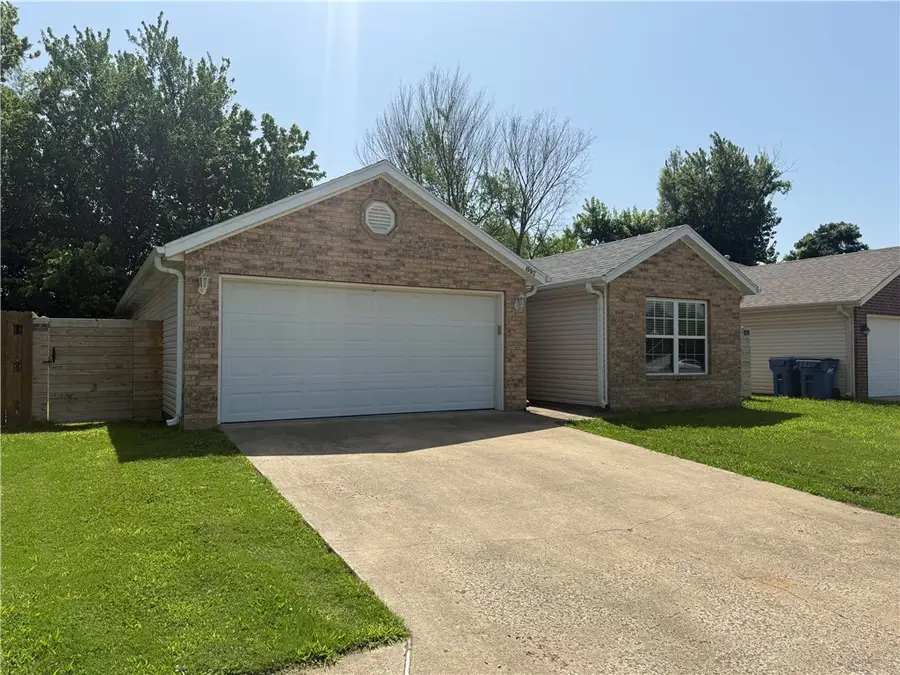 817 SE E Court, Bentonville, AR 72712 - #2