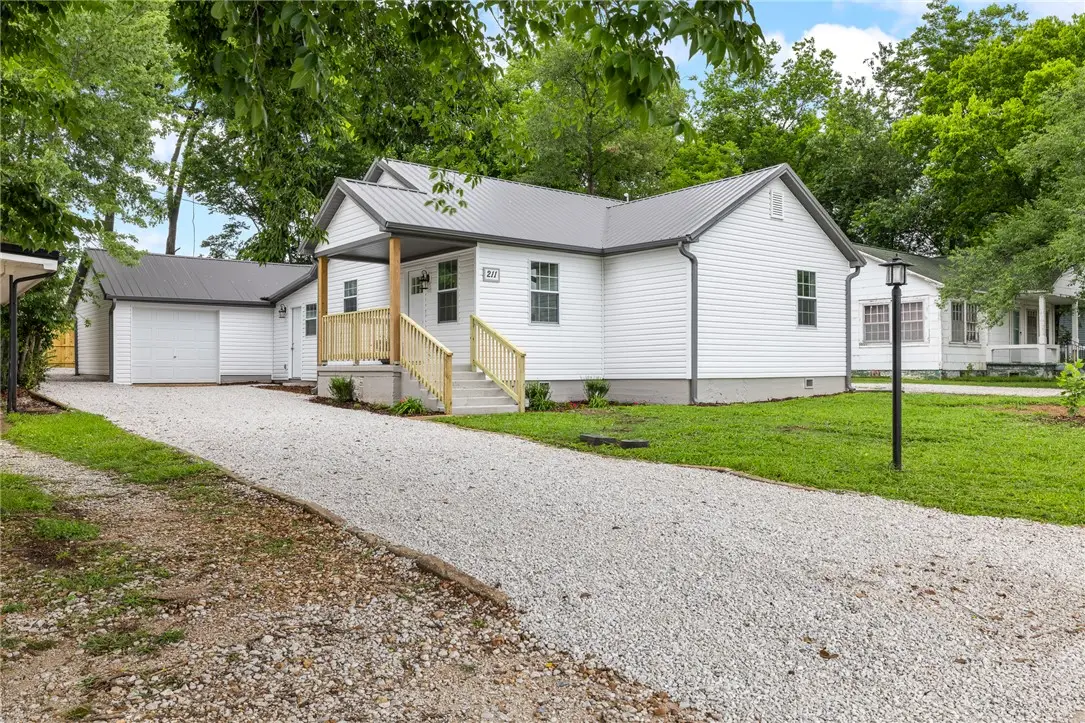 211 Lincoln, Harrison, AR 72601 - #1