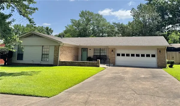 1101 S Laredo Avenue, Russellville, AR 72801