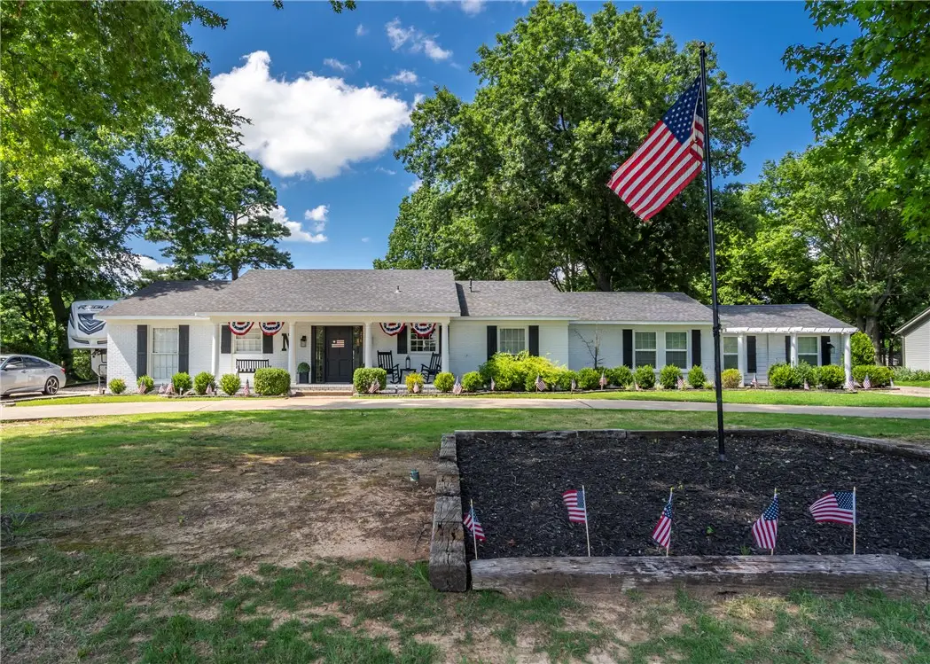 216 W Bush Street, Prairie Grove, AR 72753 - #1