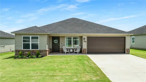 1708 Ace Avenue, Gentry, AR 72734