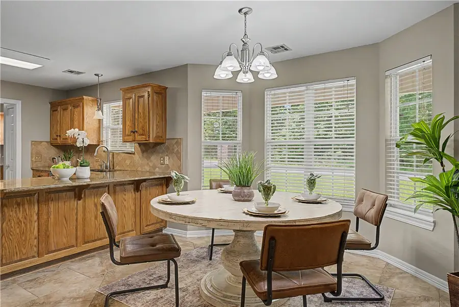 4 Benwick Lane, Bella Vista, AR 72714 - #2