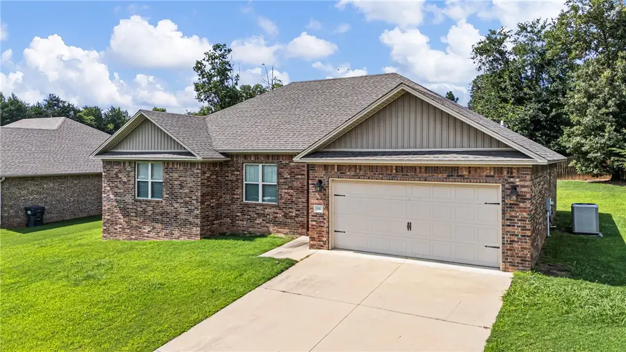 233 Redwood Lane, Russellville, AR 72802 - #2