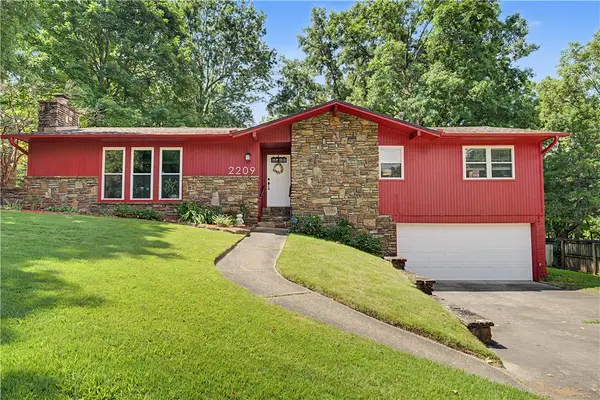 2209 E Elaine Avenue, Fayetteville, AR 72703