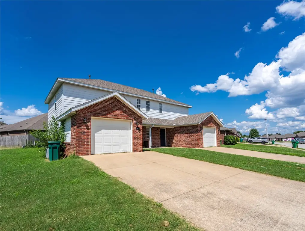 917-919 Kensington Drive, Centerton, AR 72719 - #1