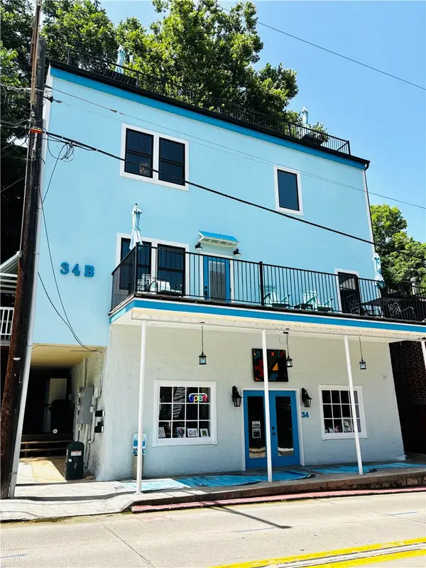 34 N Main Street, Eureka Springs, AR 72632