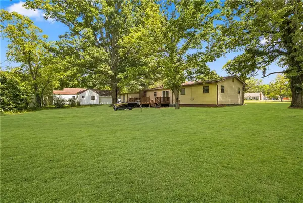 5976 E Huntsville Road, Fayetteville, AR 72701