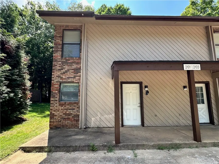 2101 N East Oaks Drive, Fayetteville, AR 72703 - #2