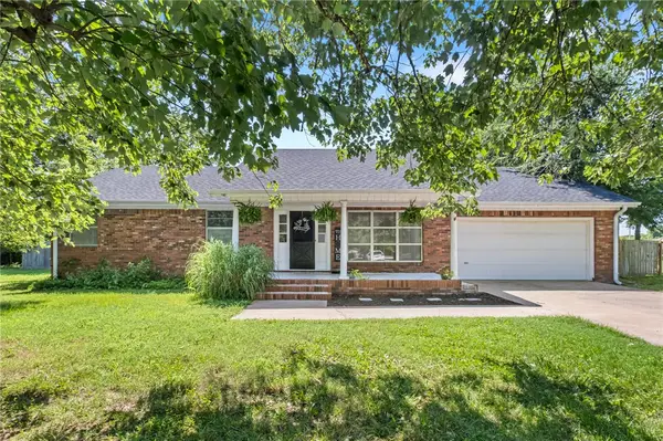 999 S Curtis Avenue, Pea Ridge, AR 72751