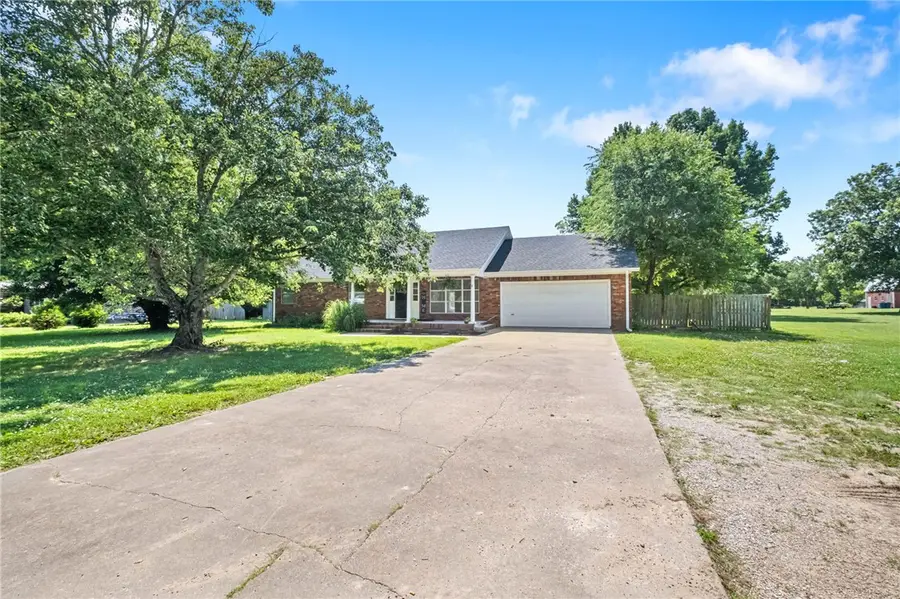 999 S Curtis Avenue, Pea Ridge, AR 72751 - #3