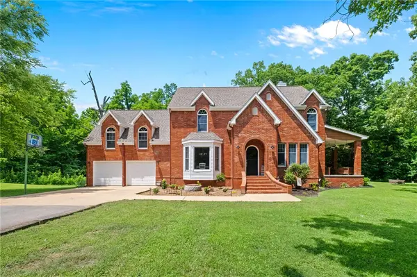 11527 Bright Valley Road, Gravette, AR 72736