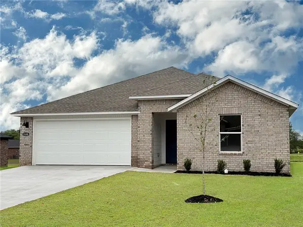657 S Neon Avenue, Fayetteville, AR 72704