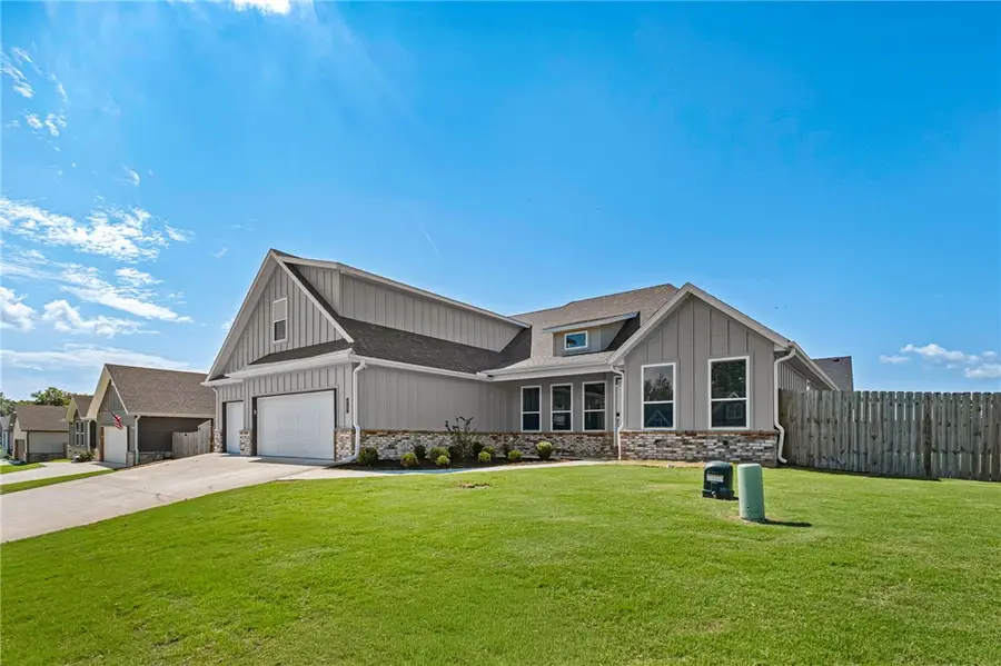 823 Mueller Way, Prairie Grove, AR 72753 - #2