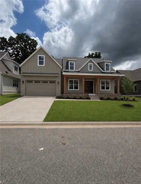 2066 N Dutton Place, Fayetteville, AR 72703