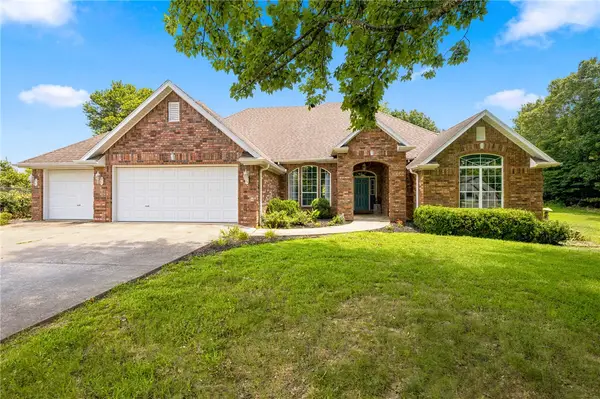 420 N Cedar Ridge Lane, Fayetteville, AR 72704