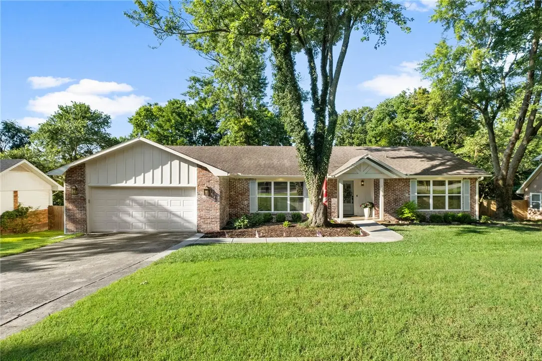 1319 E Sunny Hill Drive, Fayetteville, AR 72703 - #1