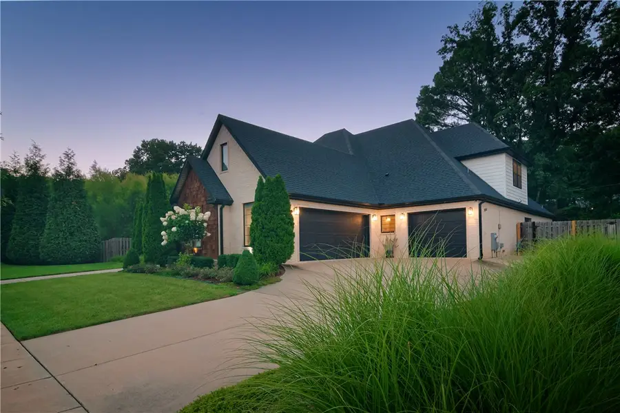 2414 E Absolute Street, Fayetteville, AR 72701 - #3