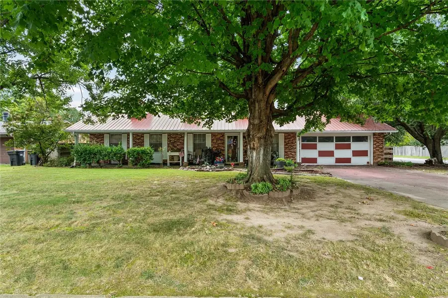1915 Dee Avenue, Springdale, AR 72762 - #2