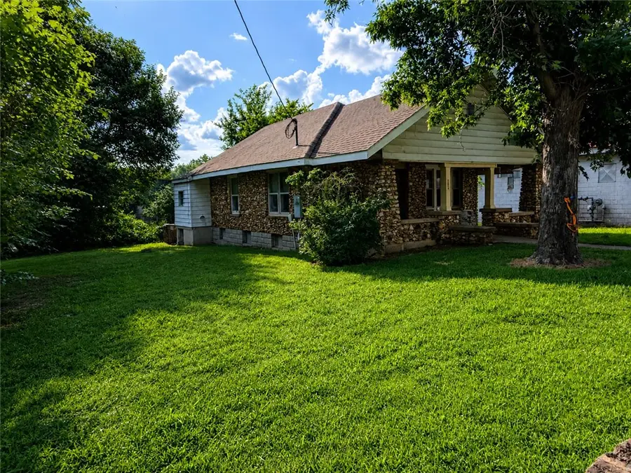 203 N Walnut Street, Anderson, MO 64831 - #2