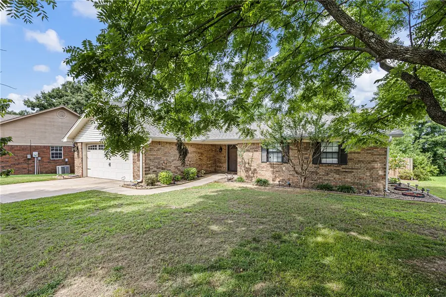 3215 Huntington Cove, Russellville, AR 72802 - #3
