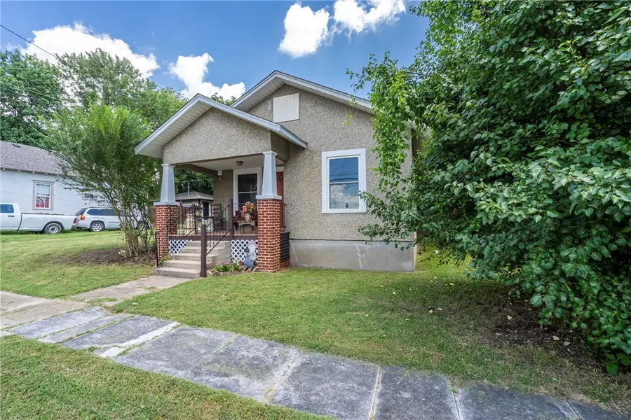 107 N Maxwell Street, Siloam Springs, AR 72761 - #2
