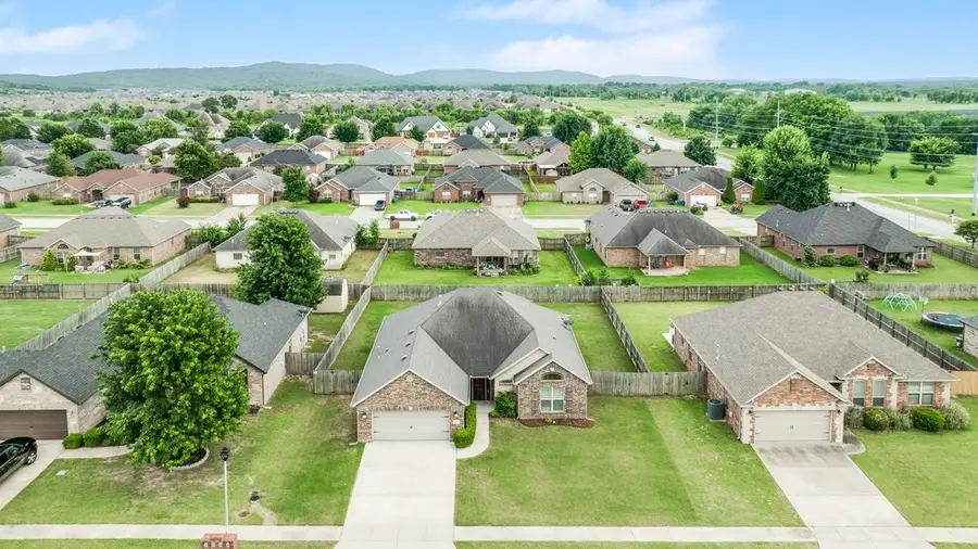 4823 W Homespun Drive, Fayetteville, AR 72704 - #2