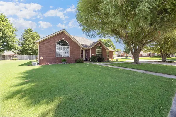 12024 Shark Lane, Farmington, AR 72730