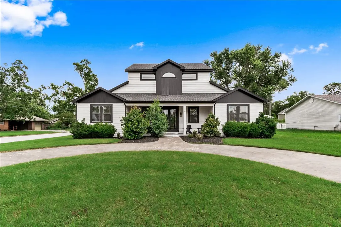 212 NW G Street, Bentonville, AR 72712 - #1
