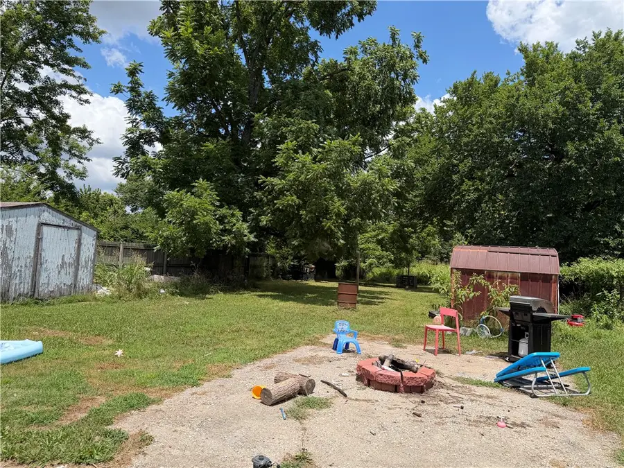 519 E Oak Street, Rogers, AR 72756 - #2