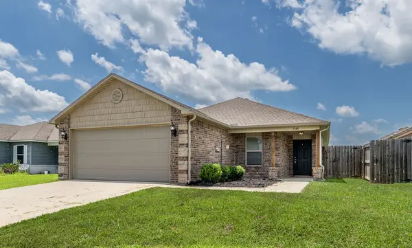 1349 S Kingfisher Lane, Fayetteville, AR 72701