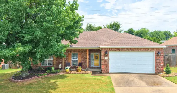 1372 N Cannondale Drive, Fayetteville, AR 72704