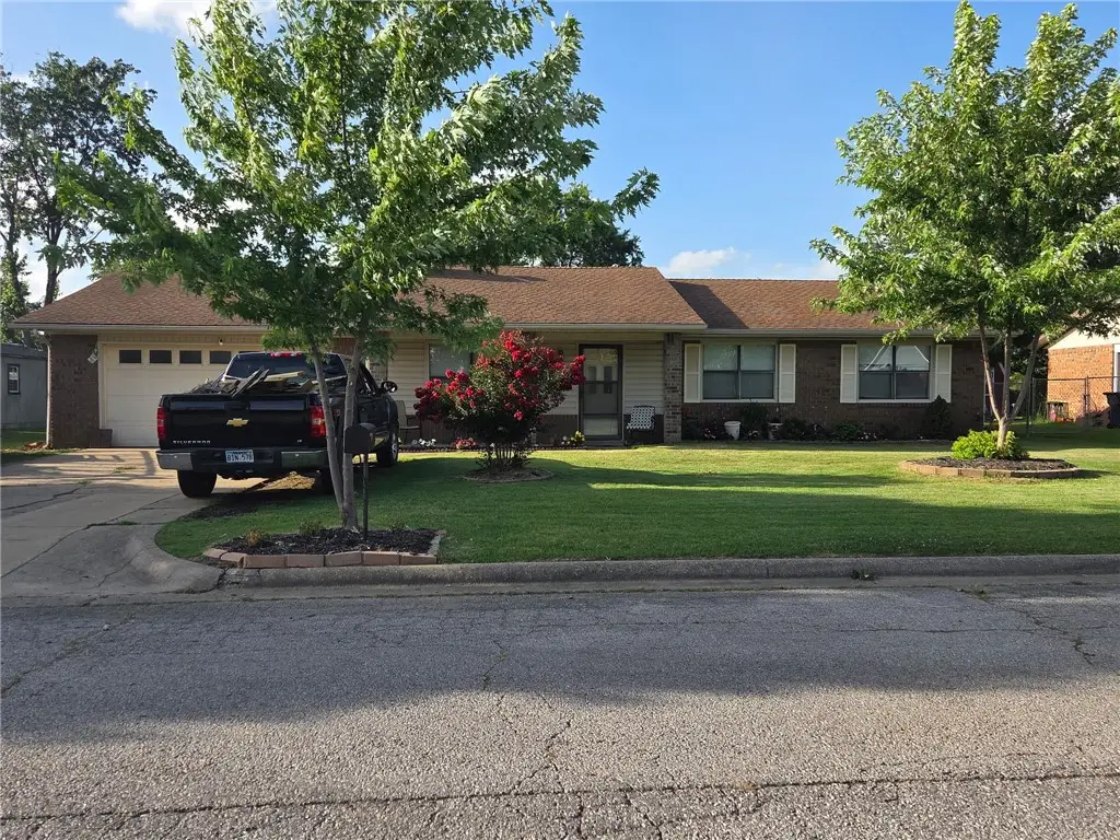 1105 W Geneva Street, Rogers, AR 72758 - #1